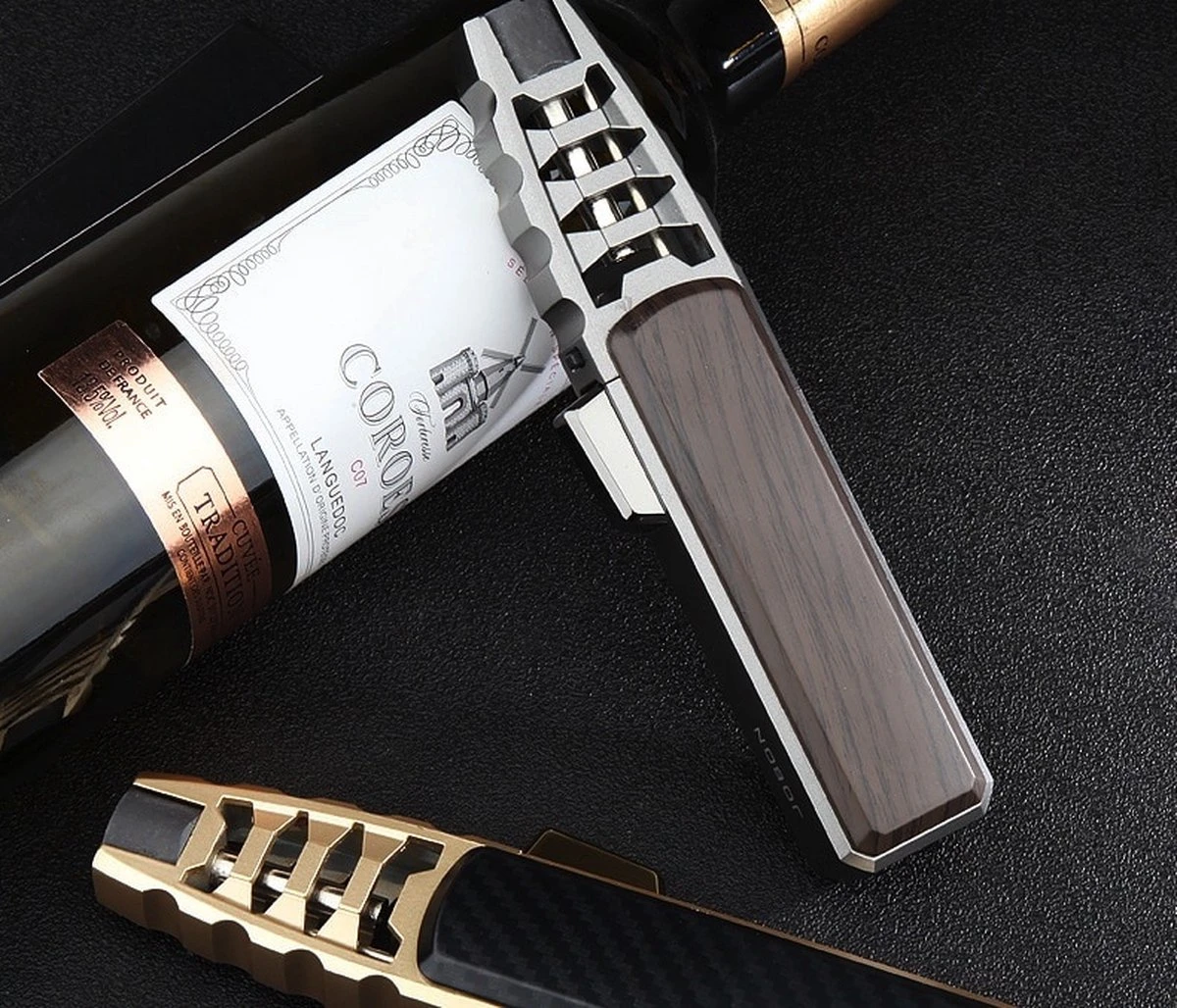 Merkloos Turbo Jetflame Aansteker - Gasbrander - Vuurwerk Torch - Crème Brûlée Brander - BBQ En Sigaren Aansteker - Windproof - Walnoothout Met Grijze Metalen Behuizing 10 Merkloos Turbo Jetflame Aansteker - Gasbrander - Vuurwerk Torch - Crème Brûlée Brander - BBQ En Sigaren Aansteker - Windproof - Walnoothout Met Grijze Metalen Behuizing - Afbeelding 8