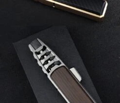 Merkloos Turbo Jetflame Aansteker - Gasbrander - Vuurwerk Torch - Crème Brûlée Brander - BBQ En Sigaren Aansteker - Windproof - Walnoothout Met Grijze Metalen Behuizing 19 Merkloos Turbo Jetflame Aansteker - Gasbrander - Vuurwerk Torch - Crème Brûlée Brander - BBQ En Sigaren Aansteker - Windproof - Walnoothout Met Grijze Metalen Behuizing -Keuken BBQ 1200x1028 4