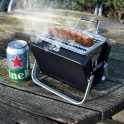 Mikamax Draagbare Mini BBQ - Barbecue - 's Werelds Kleinste Barbecue - Past In Je Broekzak - 18 × 6 × 15,5 Cm - 714 Gram - Mat Zwart 11 Mikamax Draagbare Mini BBQ - Barbecue - 's Werelds Kleinste Barbecue - Past In Je Broekzak - 18 × 6 × 15,5 Cm - 714 Gram - Mat Zwart -Keuken BBQ 1200x1200 176