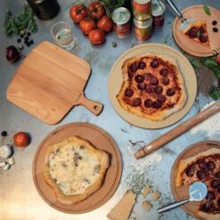 Boska Pizzaschep Amigo - Voor Warme En Koude Pizza - Kort Handvat - Beukenhout - 30 Cm Breed 11 Boska Pizzaschep Amigo - Voor Warme En Koude Pizza - Kort Handvat - Beukenhout - 30 Cm Breed -Keuken BBQ 1200x1200 343