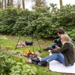 Esschert Design - Driepoot Met Ketting - Haardvuur Accessoires - Staal - Zwart -Keuken BBQ 1200x1200 70