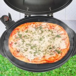 KitchenBrothers Elektrische BBQ - Met Grillplaat - Anti-aanbaklaag - Incl. Plank/Houders - Grilloppervlak 46,5x33,8cm - Tot 300°C - 2400W - Zwart -Keuken BBQ 1200x1200 82