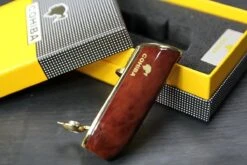 Cohiba® Sigarenaansteker - Sigarenboor - Sigaren - Sigaar - Cohiba Aansteker - Sigarenboor - Sigaren Accessoires - Sigarenknipper - Sigaar Aansteker - Cohiba - Incl. Luxe Geschenkdoos - Rood -Keuken BBQ 1200x800 54