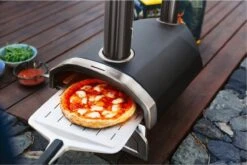 Ooni Fyra 12 Houtpellets Gestookte Pizzaoven -Keuken BBQ 1200x801 2