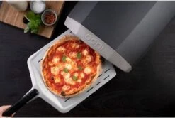 Ooni Pizzaschep Aluminium - Perforated Pizza Peel 12 Inch -Keuken BBQ 1200x806 2