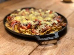 Valhal Outdoor Skillet / Plancha / Koekenpan - Gietijzer - Diameter 35cm, Twee Handvatten, VH35F 32 Valhal Outdoor Skillet / Plancha / Koekenpan - Gietijzer - Diameter 35cm, Twee Handvatten, VH35F -Keuken BBQ 1200x900 50