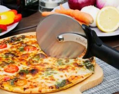 Bighorn Pizzaschep Voor BBQ En Oven-Inklapbare Handgreep -Pizzasnijder- Edelstaal -geschikt Als Broodschep En Ovenschep - SRPT01 13 Bighorn Pizzaschep Voor BBQ En Oven-Inklapbare Handgreep -Pizzasnijder- Edelstaal -geschikt Als Broodschep En Ovenschep - SRPT01 -Keuken BBQ 1200x944 1