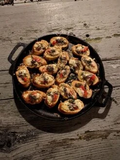Valhal Outdoor Skillet / Plancha / Koekenpan - Gietijzer - Diameter 35cm, Twee Handvatten, VH35F 27 Valhal Outdoor Skillet / Plancha / Koekenpan - Gietijzer - Diameter 35cm, Twee Handvatten, VH35F -Keuken BBQ 900x1200 28